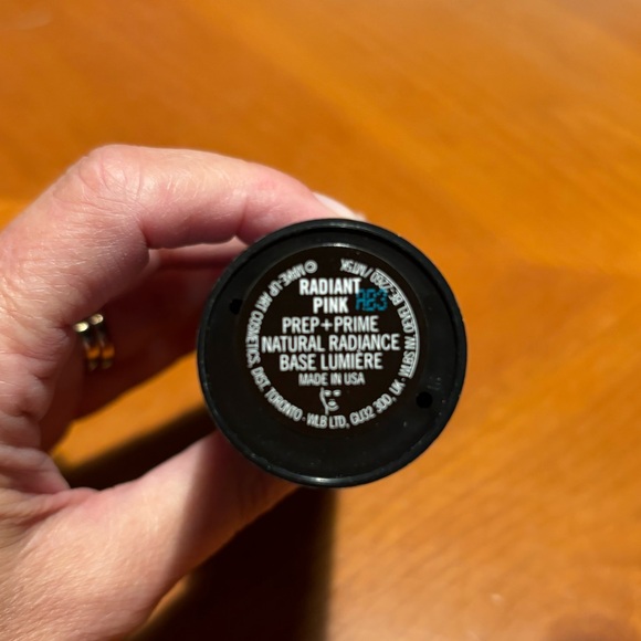 MAC Prep + Prime Natural Radiance Illuminating Primer - Picture 9 of 16